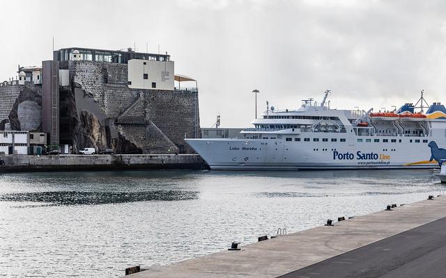Auto en ferry